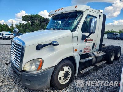 2014 FREIGHTLINER CASCADIA SEMI TRUCK 3AKJGEBG1ESFS2178 - główne zdjęcie licytacji z USA - miniatura