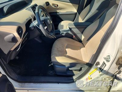 Zdjęcie 7 z 12 samochodu: 2016 TOYOTA PRIUS TWO VIN:JTDKBRFUXG3516084 - miniatura