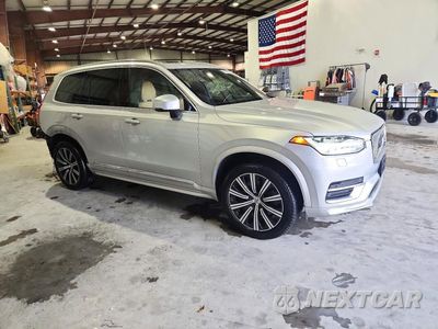 Czwarte zdjęcie samochodu z boku: 2021 VOLVO XC90 T6 INSCRIPTION VIN:YV4A22PL1M1673340 - miniatura