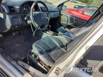 Zdjęcie 8 z 13 samochodu: 2005 MERCEDES-BENZ ML 350 VIN:4JGAB57E05A517177 - miniatura
