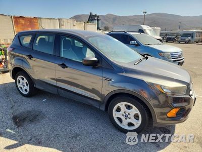 Czwarte zdjęcie samochodu z boku: 2018 FORD ESCAPE S VIN:1FMCU0F75JUA97840 - miniatura