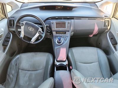 Zdjęcie 8 z 12 samochodu: 2013 TOYOTA PRIUS FOUR VIN:JTDKN3DU3D1619717 - miniatura