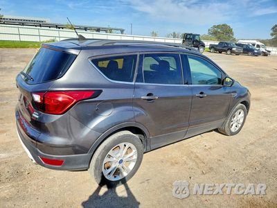 Trzecie zdjęcie samochodu z tyłu: 2019 FORD ESCAPE SEL VIN:1FMCU0HD7KUB75250 - miniatura