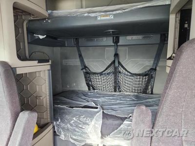 Zdjęcie 10 z 14 samochodu: 2018 FREIGHTLINER CASCADIA 125 SEMI TRUCK VIN:3AKJGLDR9JDJV8624 - miniatura
