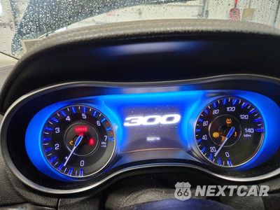 Zdjęcie 9 z 13 samochodu: 2018 CHRYSLER 300 LIMITED VIN:2C3CCAKG8JH127553 - miniatura