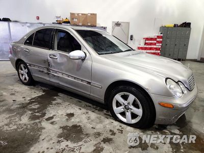 Czwarte zdjęcie samochodu z boku: 2004 MERCEDES-BENZ C 240 VIN:WDBRF61J24E018636 - miniatura