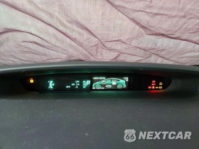 Zdjęcie 9 z 14 samochodu: 2014 TOYOTA PRIUS FOUR VIN:JTDKN3DU9E1738499 - miniatura