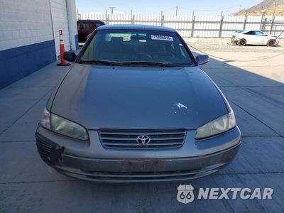 Piąte zdjęcie samochodu w środku: 1998 TOYOTA CAMRY LE VIN:4T1BG28K1WU206740 - miniatura