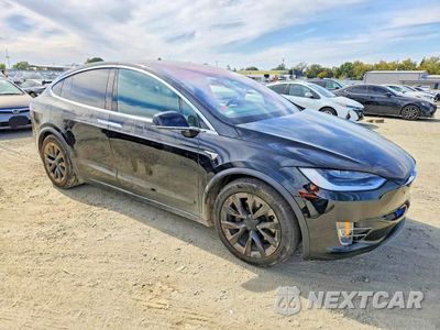 Czwarte zdjęcie samochodu z boku: 2018 TESLA MODEL X VIN:5YJXCAE26JF124489 - miniatura