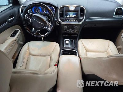 Zdjęcie 8 z 12 samochodu: 2015 CHRYSLER 300 LIMITED VIN:2C3CCAAG7FH785910 - miniatura