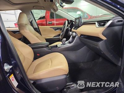Zdjęcie 7 z 13 samochodu: 2019 TOYOTA RAV4 XLE PREMIUM VIN:JTMA1RFV9KD024365 - miniatura