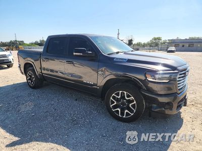Czwarte zdjęcie samochodu z boku: 2026 RAM 1500 LARAMIE VIN:1C6RREJP7TN165886 - miniatura
