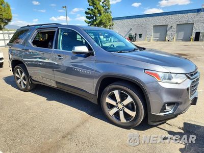Czwarte zdjęcie samochodu z boku: 2020 CHEVROLET TRAVERSE LT VIN:1GNERHKWXLJ233904 - miniatura