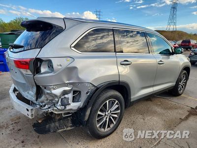 Trzecie zdjęcie samochodu z tyłu: 2019 TOYOTA HIGHLANDER XLE VIN:5TDJZRFH0KS948975 - miniatura
