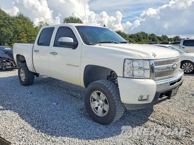 Czwarte zdjęcie samochodu z boku: 2011 CHEVROLET SILVERADO K1500 LT VIN:3GCPKSE35BG375453 - miniatura
