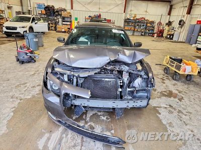 Piąte zdjęcie samochodu w środku: 2015 CHRYSLER 300 S VIN:2C3CCAGG0FH831410 - miniatura
