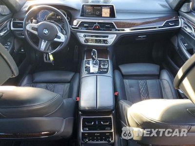 Zdjęcie 8 z 12 samochodu: 2019 BMW M760 XI VIN:WBA7H6C59KG615235 - miniatura