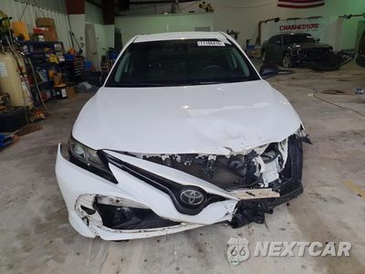 Piąte zdjęcie samochodu w środku: 2019 TOYOTA CAMRY LE VIN:4T1B11HK6KU759082 - miniatura