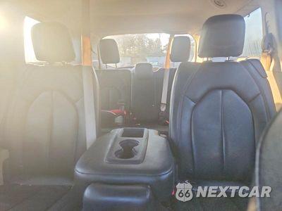 Zdjęcie 10 z 13 samochodu: 2019 CHRYSLER PACIFICA TOURING L VIN:2C4RC1BG2KR526296 - miniatura