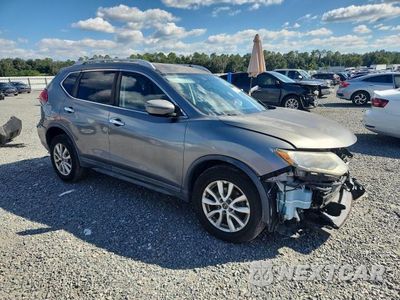 Czwarte zdjęcie samochodu z boku: 2017 NISSAN ROGUE SV VIN:KNMAT2MT8HP546768 - miniatura