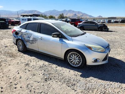 Czwarte zdjęcie samochodu z boku: 2014 FORD FOCUS TITANIUM VIN:1FADP3J27EL463277 - miniatura