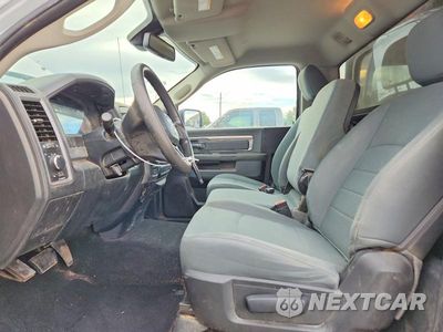 Zdjęcie 7 z 13 samochodu: 2018 RAM 1500 ST VIN:3C6JR7DTXJG219785 - miniatura