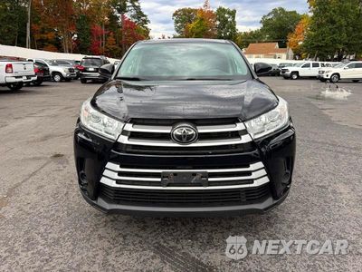 Piąte zdjęcie samochodu w środku: 2019 TOYOTA HIGHLANDER LE VIN:5TDBZRFH1KS964588 - miniatura