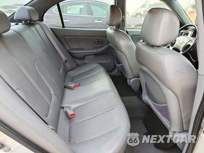 Zdjęcie 10 z 12 samochodu: 2005 HYUNDAI ELANTRA GLS VIN:KMHDN46D25U133407 - miniatura