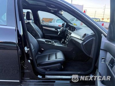 Piąte zdjęcie samochodu w środku: 2012 MERCEDES-BENZ C 300 4MATIC VIN:WDDGF8BB0CR204989 - miniatura