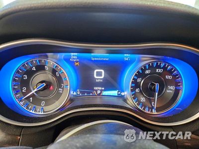 Zdjęcie 9 z 13 samochodu: 2018 CHRYSLER 300 TOURING VIN:2C3CCARG4JH195659 - miniatura