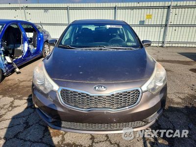 Piąte zdjęcie samochodu w środku: 2014 KIA FORTE LX VIN:KNAFX4A61E5189734 - miniatura