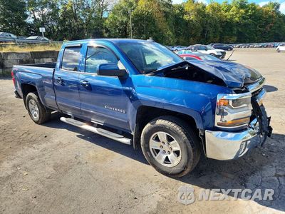 Czwarte zdjęcie samochodu z boku: 2017 CHEVROLET SILVERADO K1500 LT VIN:1GCVKREC2HZ136953 - miniatura