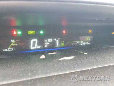 Zdjęcie 9 z 12 samochodu: 2013 TOYOTA PRIUS V TWO VIN:JTDZN3EU7D3231133 - miniatura