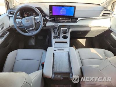 Zdjęcie 8 z 13 samochodu: 2025 TOYOTA SIENNA XLE 7-PASSENGER VIN:5TDJSKFC6SS225955 - miniatura
