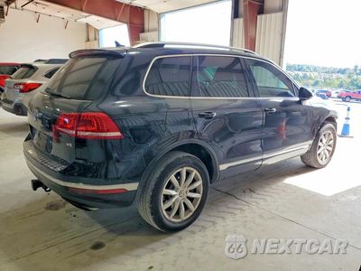 Trzecie zdjęcie samochodu z tyłu: 2016 VOLKSWAGEN TOUAREG SPORT VIN:WVGEF9BP8GD012916 - miniatura