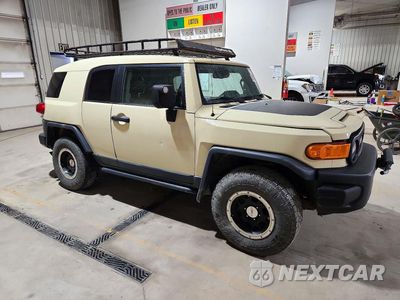 Czwarte zdjęcie samochodu z boku: 2010 TOYOTA FJ CRUISER BASE VIN:JTEBU4BF0AK077975 - miniatura