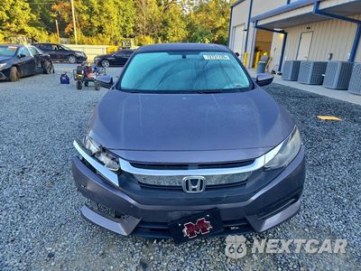 Piąte zdjęcie samochodu w środku: 2018 HONDA CIVIC LX VIN:19XFC2F53JE018940 - miniatura