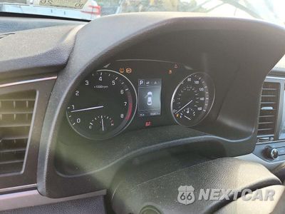 Zdjęcie 9 z 12 samochodu: 2018 HYUNDAI ELANTRA SEL VIN:5NPD84LF7JH374904 - miniatura