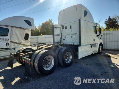 Trzecie zdjęcie samochodu z tyłu: 2016 FREIGHTLINER CASCADIA 125 SEMI TRUCK VIN:3AKJGLD56GSGU5185 - miniatura
