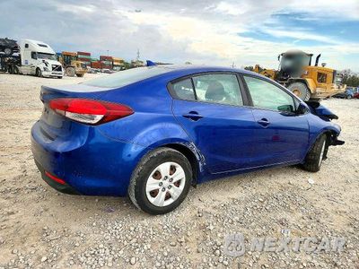 Trzecie zdjęcie samochodu z tyłu: 2017 KIA FORTE LX VIN:3KPFL4A73HE152023 - miniatura
