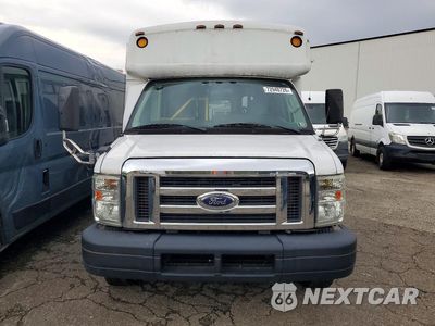Piąte zdjęcie samochodu w środku: 2017 FORD E350 SHUTTLE BUS VIN:1FDEE3FS3HDC22114 - miniatura