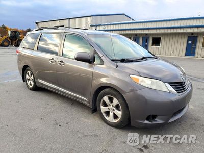 Czwarte zdjęcie samochodu z boku: 2012 TOYOTA SIENNA LE VIN:5TDKK3DC8CS254033 - miniatura