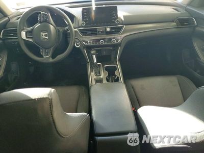Zdjęcie 8 z 12 samochodu: 2018 HONDA ACCORD LX VIN:1HGCV1F13JA070366 - miniatura