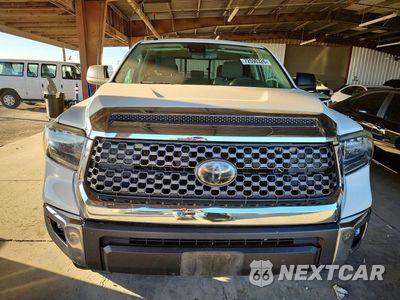 Piąte zdjęcie samochodu w środku: 2018 TOYOTA TUNDRA SR5 VIN:5TFUY5F18JX770057 - miniatura