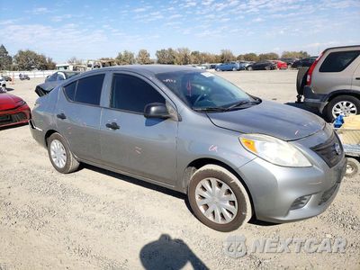 Czwarte zdjęcie samochodu z boku: 2014 NISSAN VERSA 1.6 S VIN:3N1CN7AP1EL824699 - miniatura