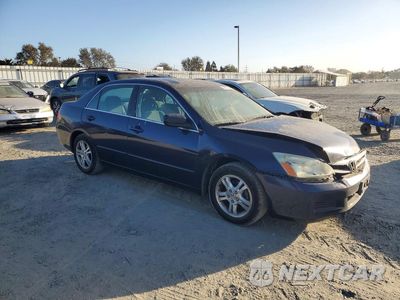 Czwarte zdjęcie samochodu z boku: 2006 HONDA ACCORD SE VIN:1HGCM56396A088096 - miniatura