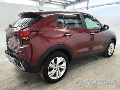 Trzecie zdjęcie samochodu z tyłu: 2024 BUICK ENCORE GX PREFERRED VIN:KL4AMBS28RB147956 - miniatura