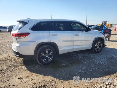Trzecie zdjęcie samochodu z tyłu: 2017 TOYOTA HIGHLANDER LE PLUS VIN:5TDZZRFH6HS209380 - miniatura