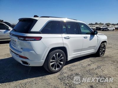 Trzecie zdjęcie samochodu z tyłu: 2023 JEEP GRAND CHEROKEE OVERLAND VIN:1C4RJHDG9PC559999 - miniatura