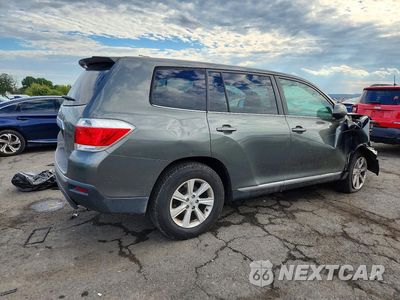Trzecie zdjęcie samochodu z tyłu: 2012 TOYOTA HIGHLANDER BASE VIN:5TDBK3EH3CS097246 - miniatura